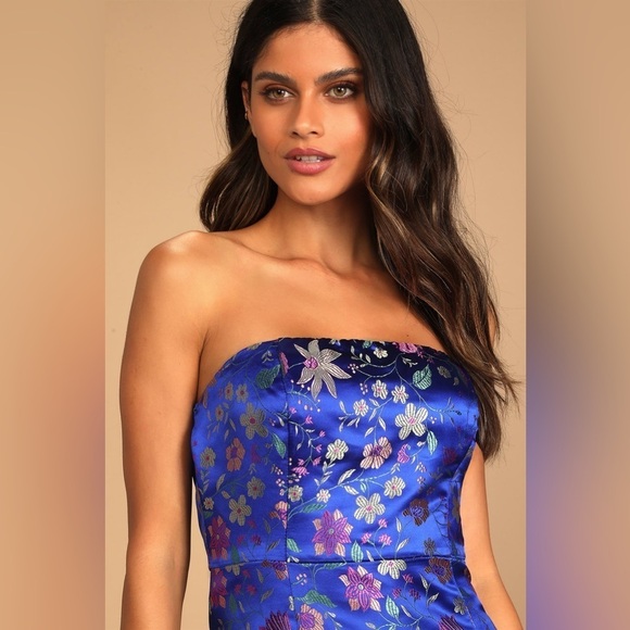 LULU’S Make A Move Blue Floral Satin Jacquard Strapless Midi Dress - Picture 3 of 4